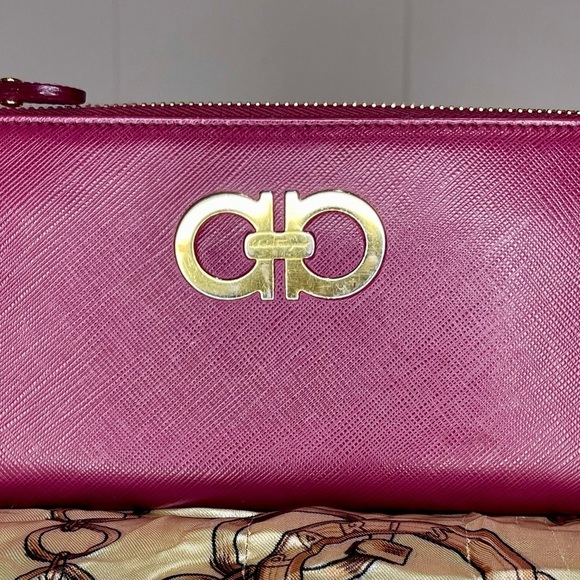 Salvatore Ferragamo Handbags - Salvatore Ferragamo Pink Leather Clutch
